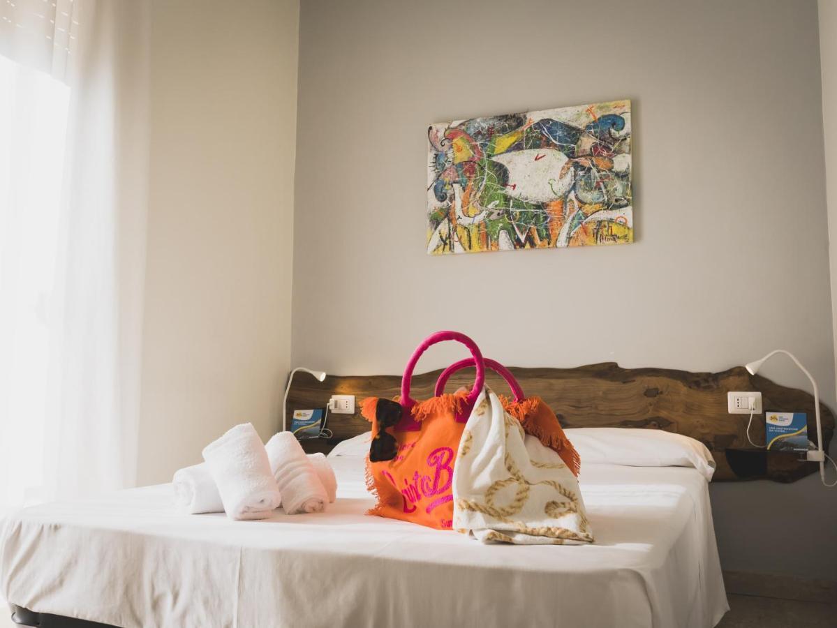 Minturnae Hotel 스카우리 외부 사진