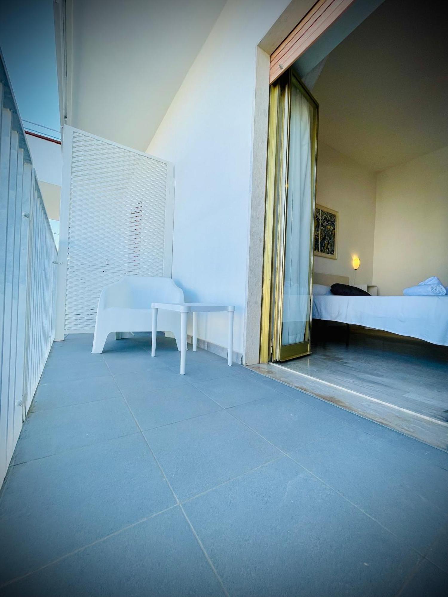 Minturnae Hotel 스카우리 외부 사진